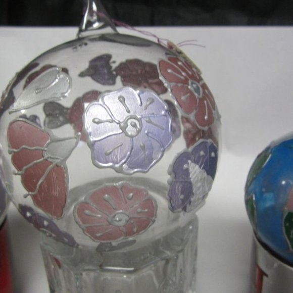 HAND PAINTED CLEAR BLOW GLASS ORNAMENTS W/FLORAL MOTIF EACH UNIQUE, SET OF 4 - Picture 5 of 12